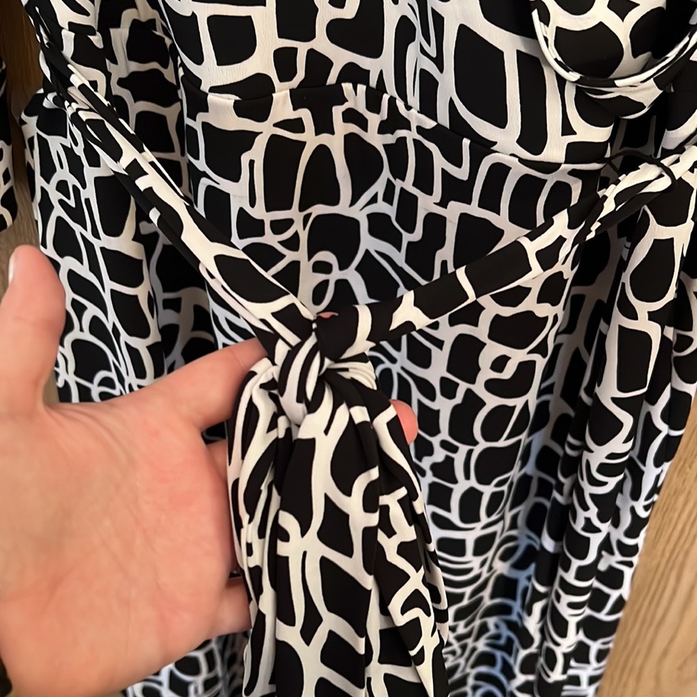 Beautiful Calvin Klein dress! - Picture 4 of 8
